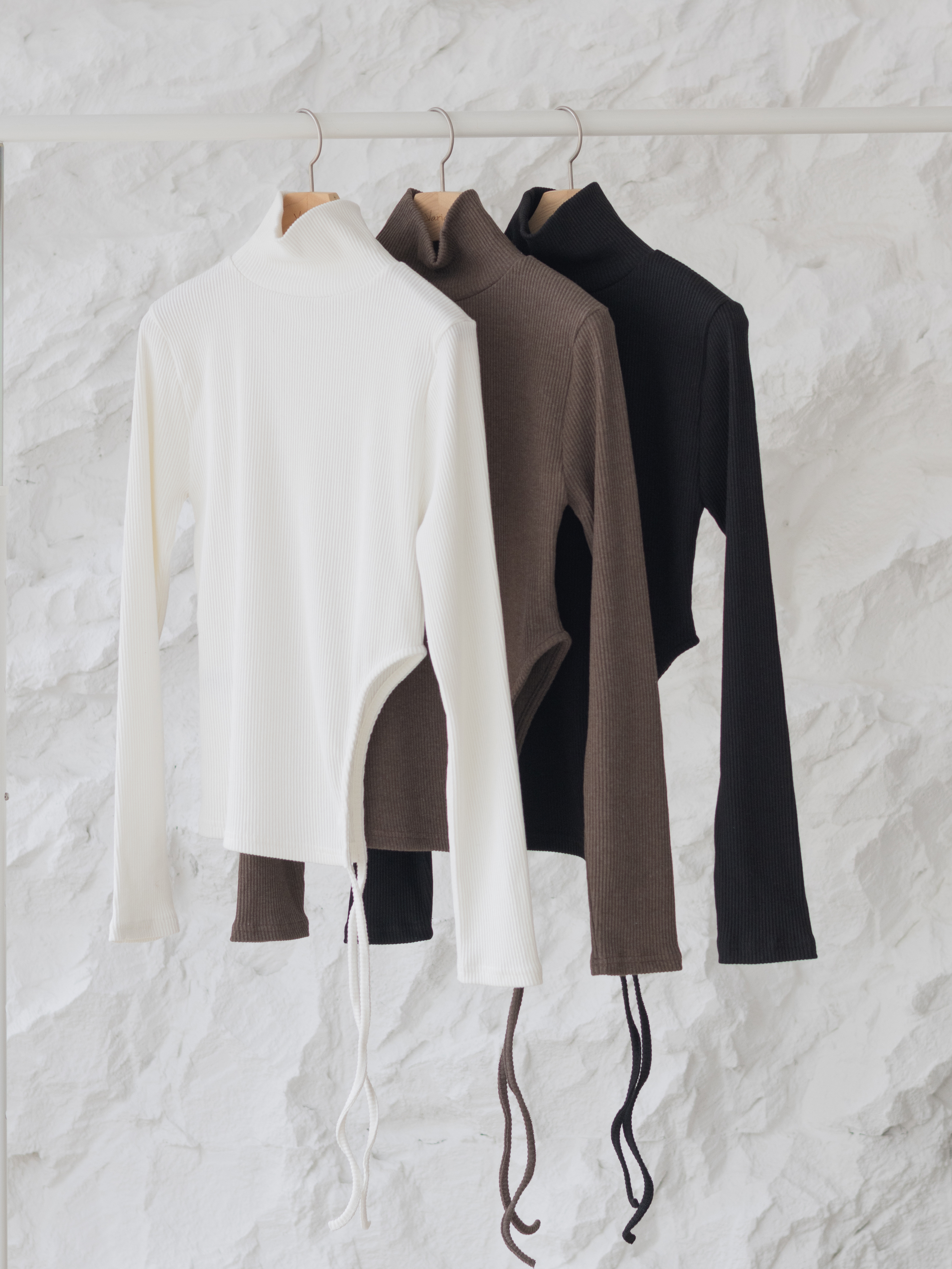 Side Cut Turtle-neck