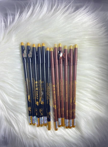 قلم تخطيط بني و اسود lip liner