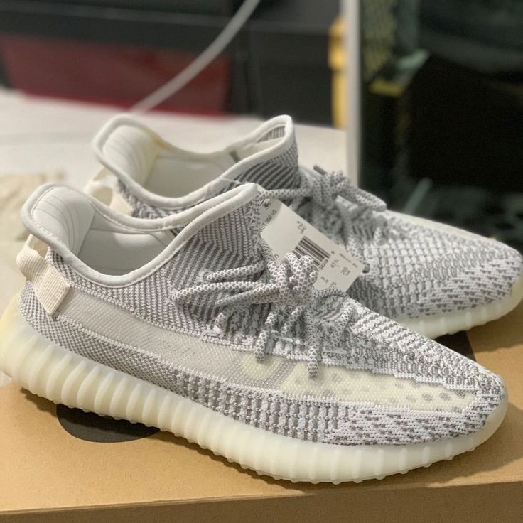 حزاء ييزيي yezzy shoes