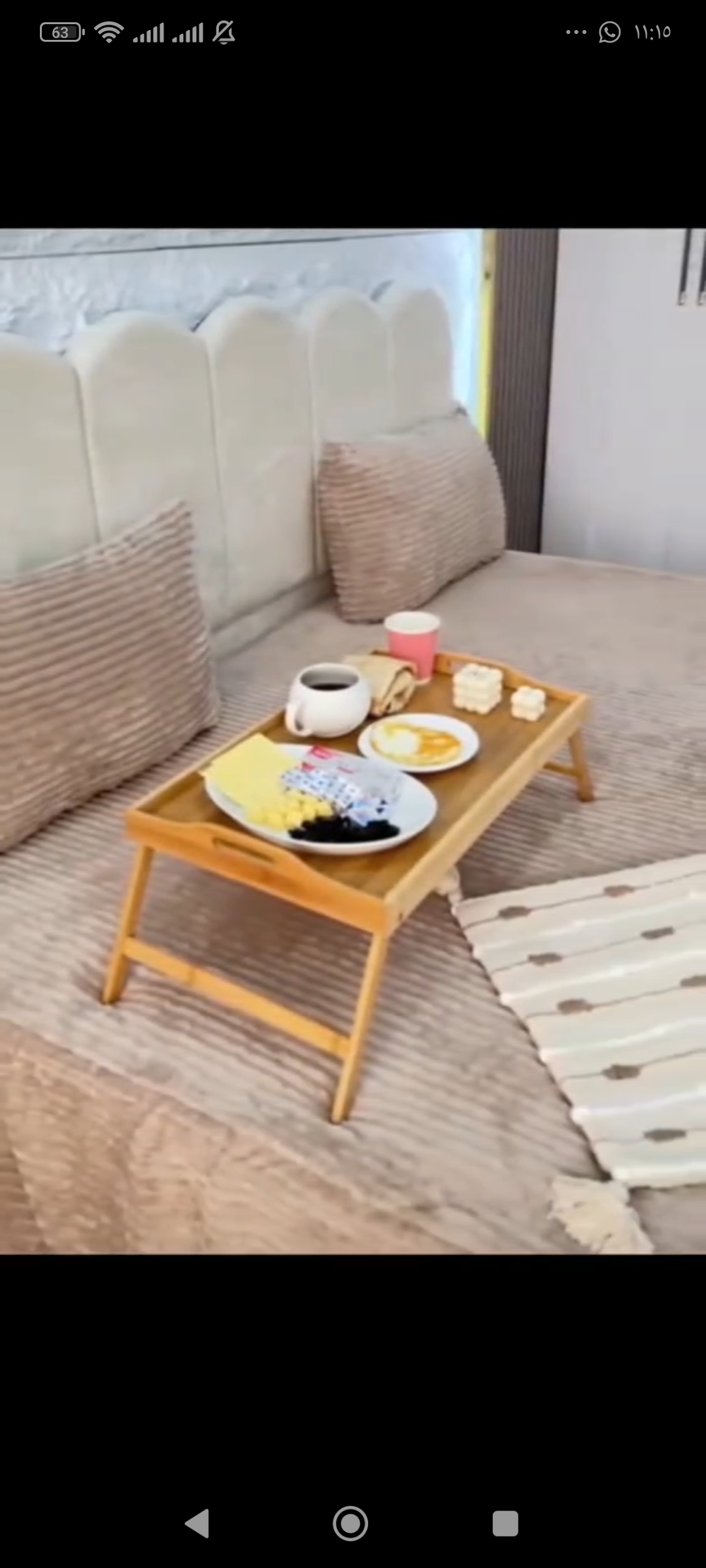 ميز سرير خشبي