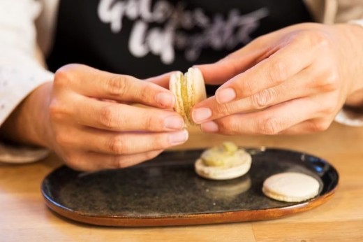 🧁 دورة صناعة الماكرون الفرنسي – في قلب باريس
