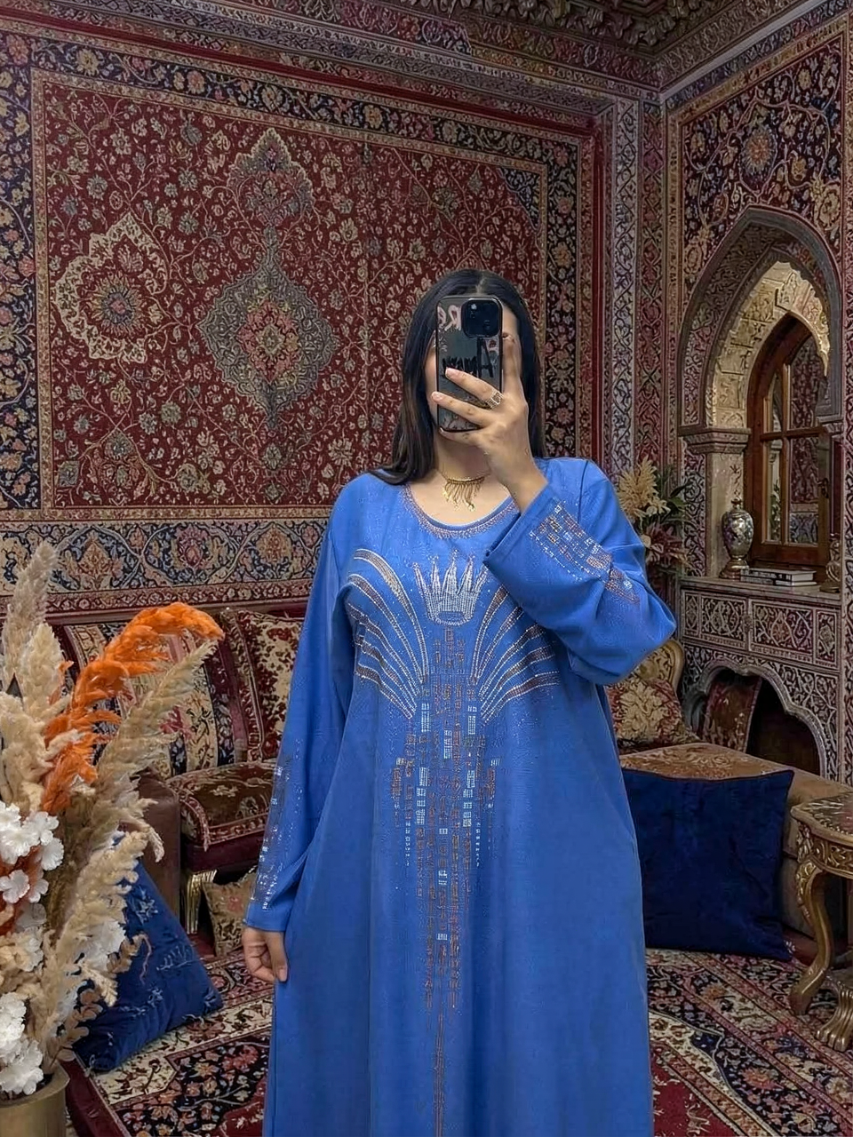 مخاوير (ليزيستراس) ملابس نسائية